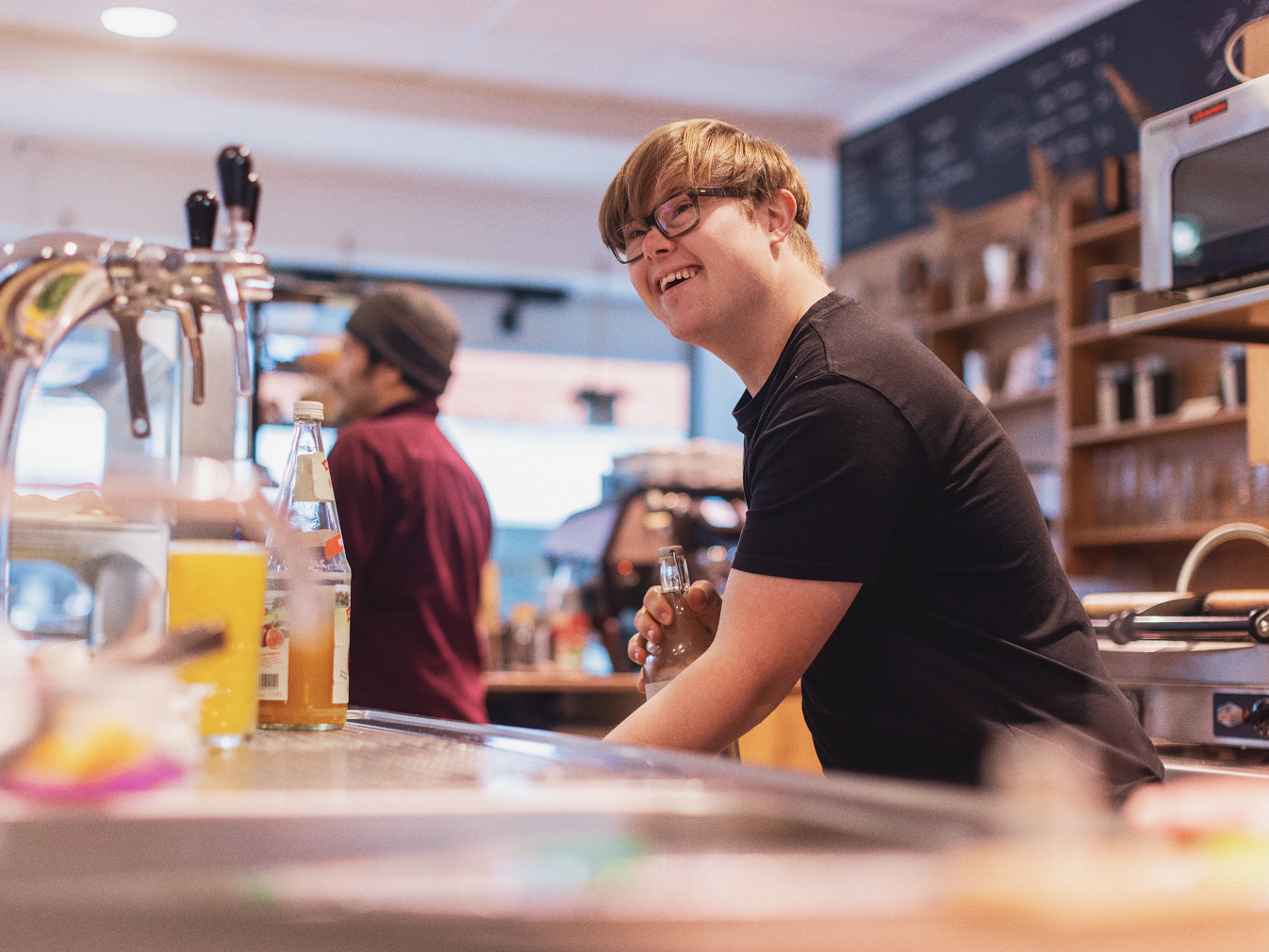 Mitarbeiter im Café Senza Limiti 