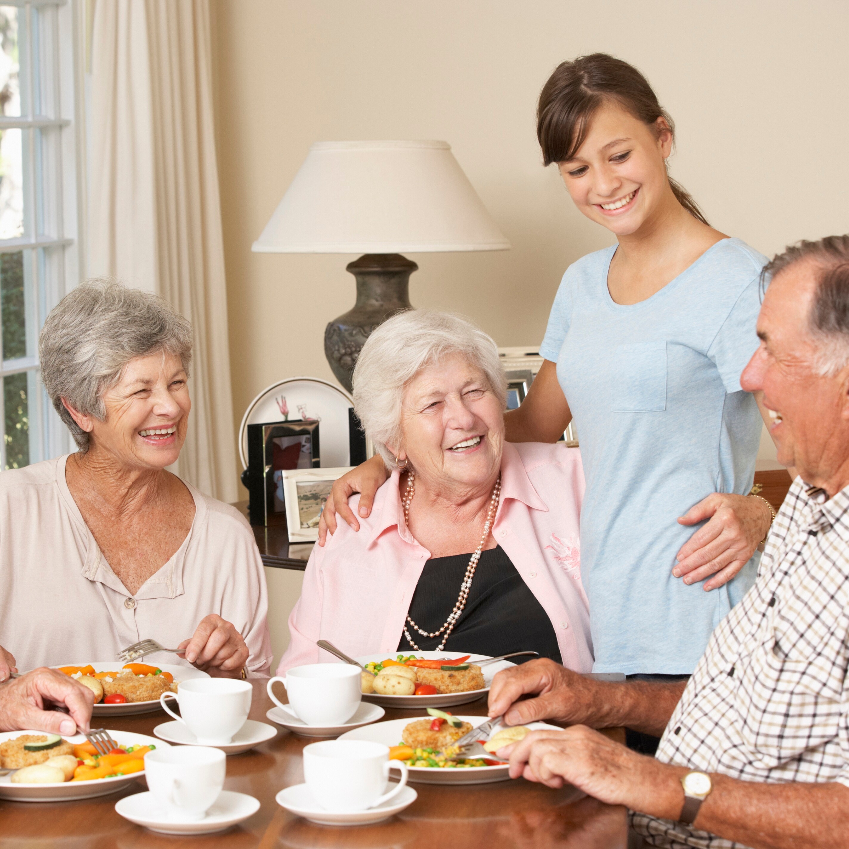 Menschen arbeiten in der Küche