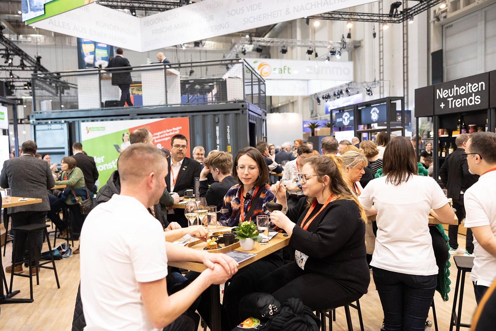 Service-Bund Stand mit Container